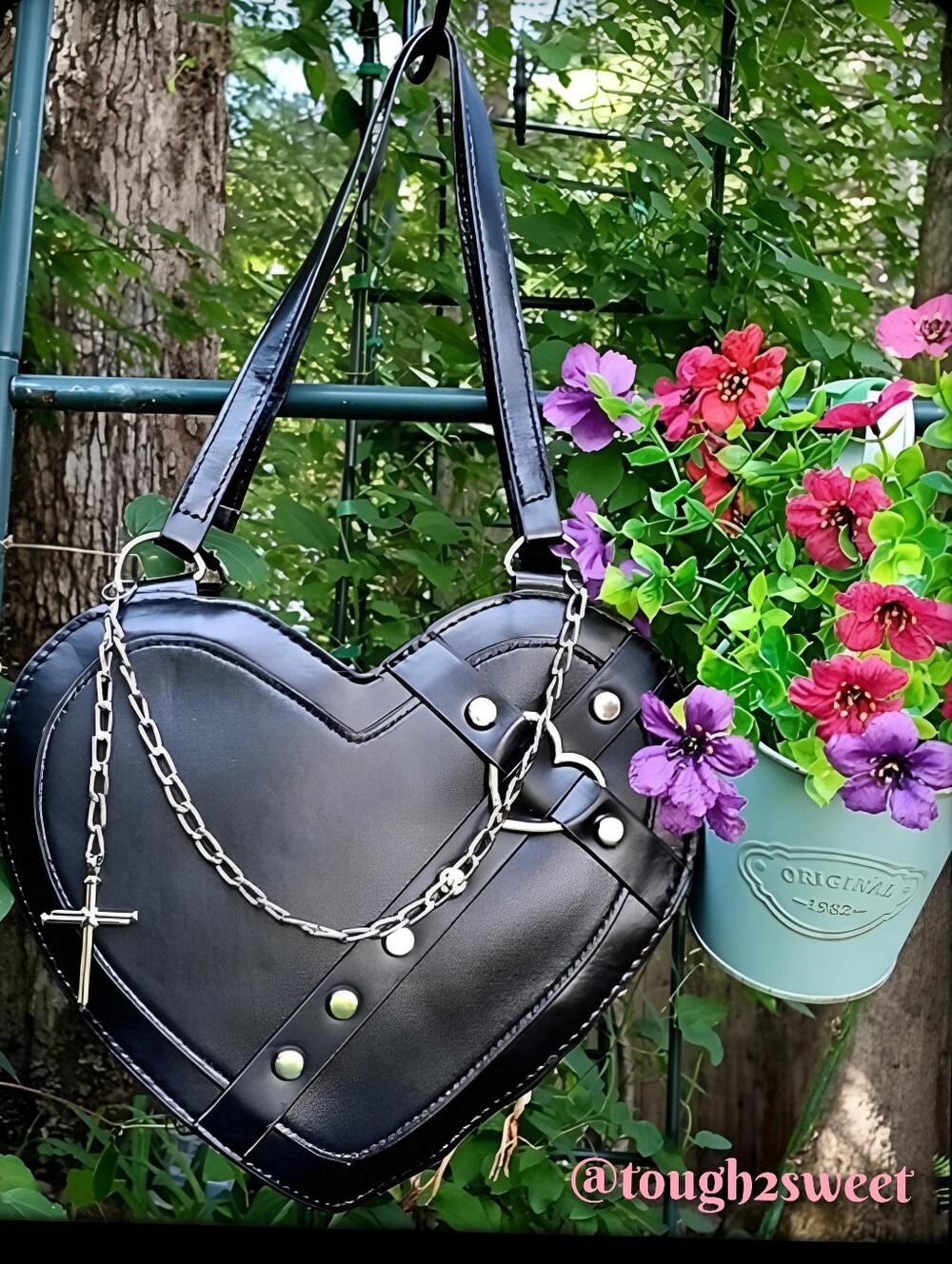 🆕LAST 1🌹GOTHIC~PUNK HEART CROSSBODY BAG/ STUDS, RIVETS, CHAIN WITH CROSS